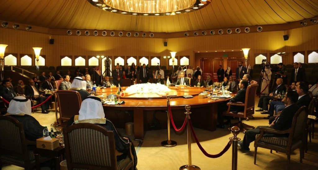 Yemeni National Delegation Meets with 18 Diplomats in Kuwait